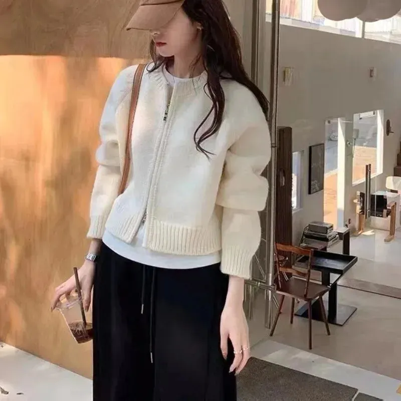 Cozy Knit Cardigan  Style that speaks comfort and confidence.